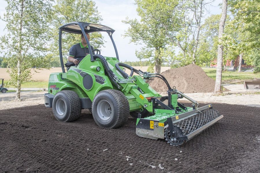 Avant Attachments & Equipment Canada Authorized Dealer